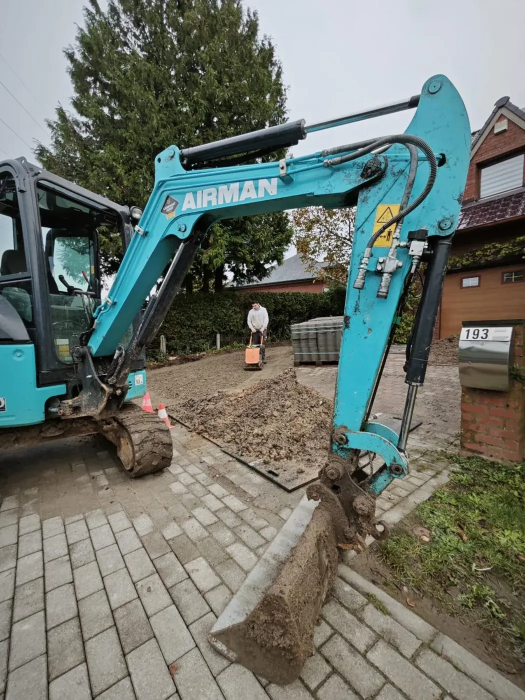 Grondwerken met minigraver door Tuinen Adam in regio Halle